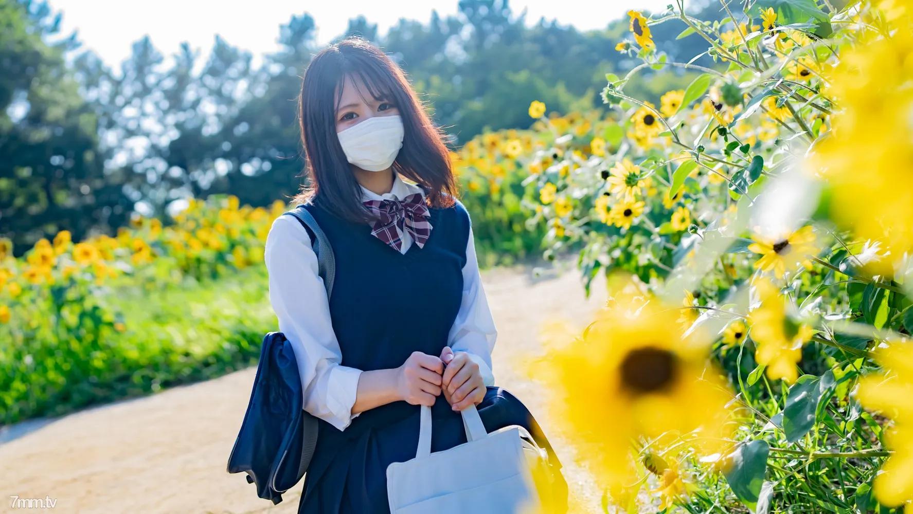 稚气未脱的白皙清秀的Fcup美〇女子〇生···用不习惯的手动作夹入男性生殖器一边享受摇晃的美巨乳一边无橡胶阴道内。的封面图