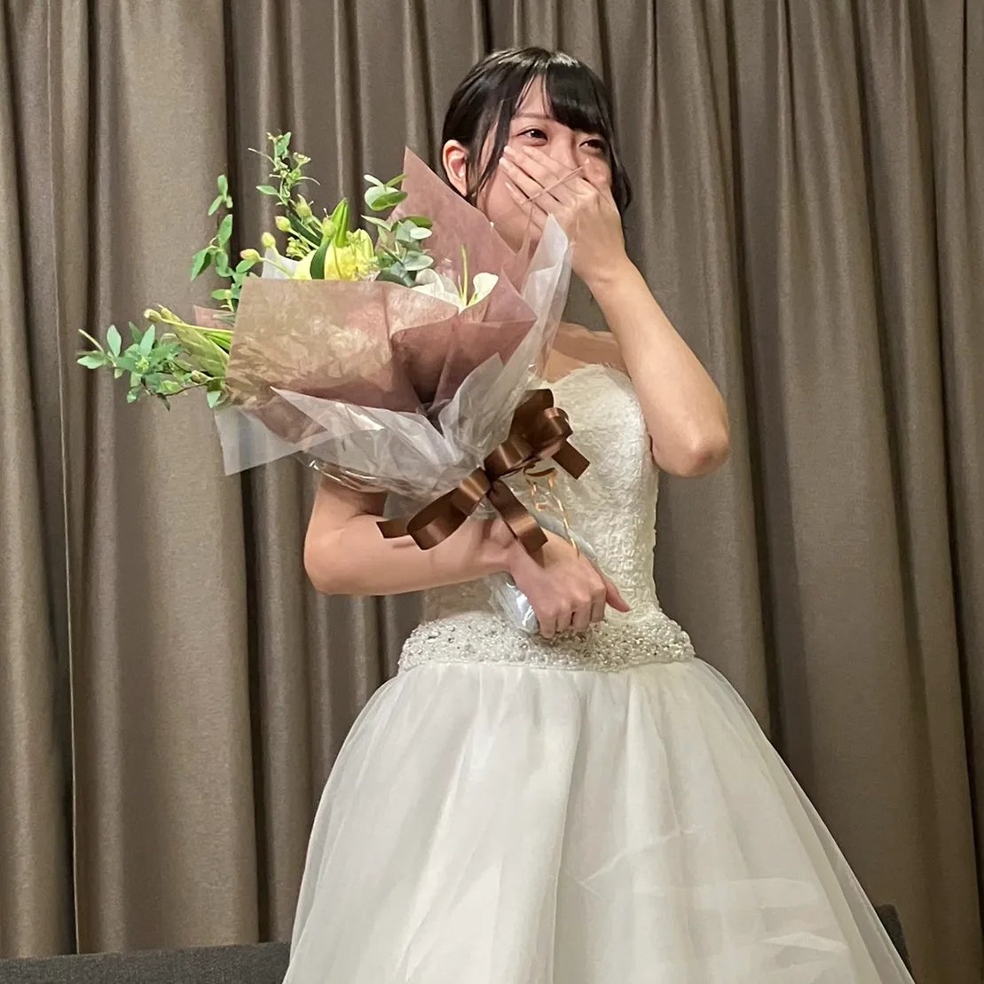【终于开始贩卖】惠理佳泪下的毕业婚礼！在粉丝感谢祭的个人摄影会上挑战奖励！附有写真集的先行销售版！-cd5的封面图